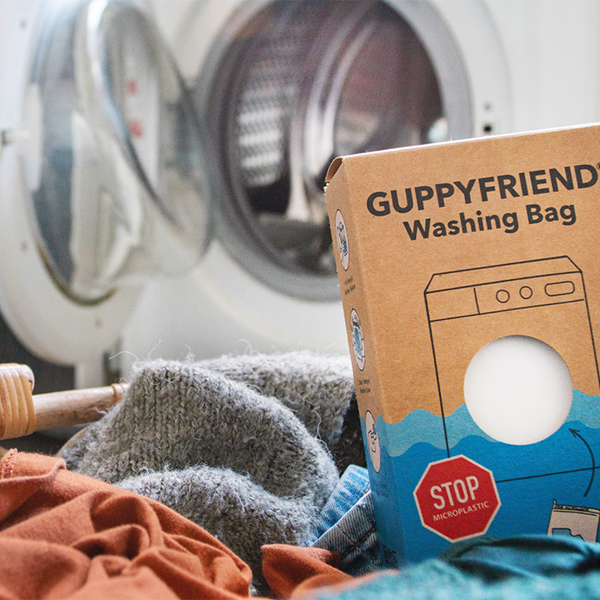 guppyfriend waschbeutel verhindert dass mikroplastik ins abwasser gelangen kann. wysf. bietet diesen waschbeutel an