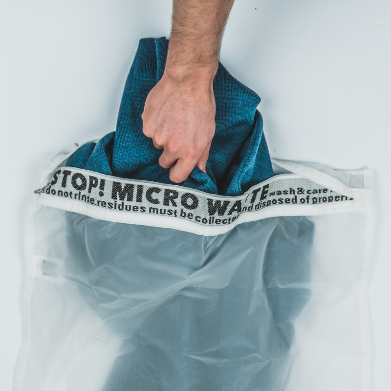 what you stand for bietet den guppyfriend wäschesack gegen mikroplastik im abwasser an.