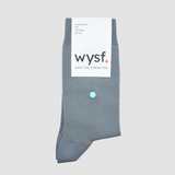 nachhaltige socken von what you stand for. piquet strickmuster, farbe grau. fair hergestellt in portugal. wysf. mode, mit der du zeigst, wer du bist.