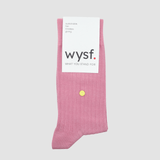 nachhaltige socken von what you stand for. rippen strickmuster, farbe altrosa. fair hergestellt in portugal. wysf. mode, mit der du zeigst, wer du bist. nachhaltige socken unisex. nachhaltige socken damen. nachhaltige socken herren. bio baumwolle. wysf.